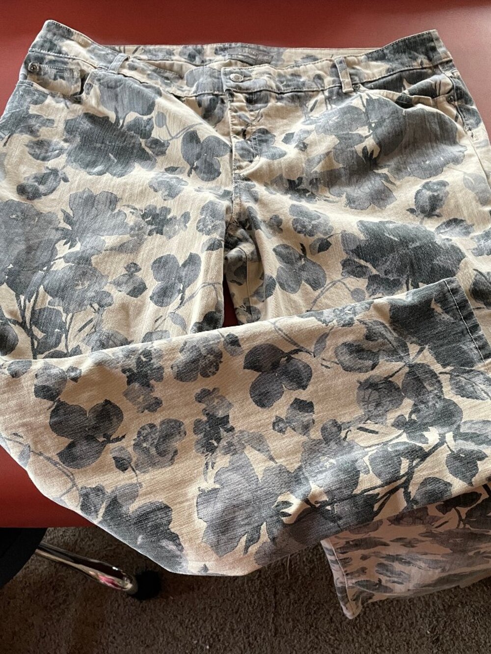 Chico's Stretch Denim Pants w/ Floral Print size 20/22 (Chico's 4) So Slimming - Picture 12 of 16